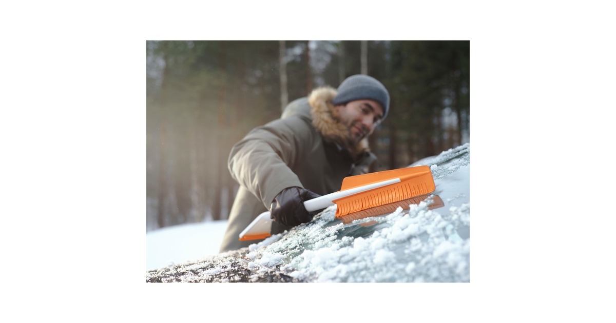 Fiskars SnowXpert Eiskratzer & Schneebürste weiß/orange, 9,5cm