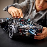 LEGO 42127 Technic Batmans Batmobil, Konstruktionsspielzeug Bausatz aus dem Batman-Film von 2022 mit Leuchtsteinen