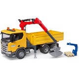 bruder 03551 Scania Super 560R Baustellen-LKW mit Kran und 2 Paletten, Modellfahrzeug 