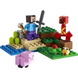 LEGO 21177 Minecraft Der Hinterhalt des Creeper, Konstruktionsspielzeug Spielzeugset mit Steve, Schweinchen- und Kükenfiguren, Kinderspielzeug ab 7 Jahren mit Minifiguren