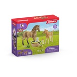 Schleich Horse Club Sarahs Tierbaby-Pflege, Spielfigur 