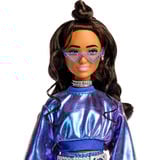 Mattel Barbie Deluxe Style im blauen Metallic Outfit, Puppe 