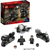 LEGO 76179 DC Super Heroes Batman & Selina Kyle: Verfolgungsjagd auf dem Motorrad, Konstruktionsspielzeug Superhelden-Spielzeug mit Catwoman und einem im Dunkeln leuchtenden Bat-Signal