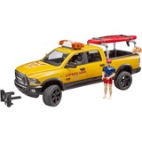 bruder 02506 RAM 2500 Power Wagon Life Guard, Modellfahrzeug gelb/schwarz, Inkl. Figur, Stand Up Paddle und Light & Sound Modul
