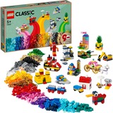 LEGO 11021 Classic 90 Jahre Spielspaß, Konstruktionsspielzeug Bausteine-Box mit 15 Mini-Modellen, inkl. Zug und Schloss