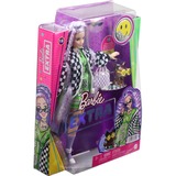 Mattel Barbie Extra Puppe in schwarz-weißer Rennwagejacke mit lila Haaren 