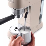 DeLonghi Dedica Arte EC885.BG, Espressomaschine beige/metall