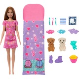 Mattel Barbie-Puppe und Welpen-Pyjama-Party-Spielset mit 2 Spielzeughunden mehr als 10 Zubehörteile, Farbwechsel