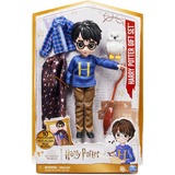 Spin Master Wizarding World Harry Potter - Geschenkset mit Harry Potter-Puppe, Spielfigur ca. 20,3 cm groß, inkl. Besen, Tarnumhang und weiterem Zubehör