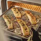 Ooni Volt 2, elektrischer Pizzaofen Polar White weiß, 1.600 Watt, für Pizzen bis ca. Ø 32cm