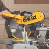 DEWALT Paneelsäge DWS 780, Kapp- und Gehrungssäge gelb, 1.675 Watt