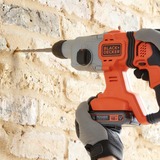 BLACK+DECKER Akku-Kombihammer BCD900E2K, 18Volt, Bohrhammer orange/schwarz, 2x 2,5Ah Li-Ionen-Akku