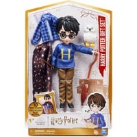 Spin Master Wizarding World Harry Potter - Geschenkset mit Harry Potter-Puppe, Spielfigur ca. 20,3 cm groß, inkl. Besen, Tarnumhang und weiterem Zubehör