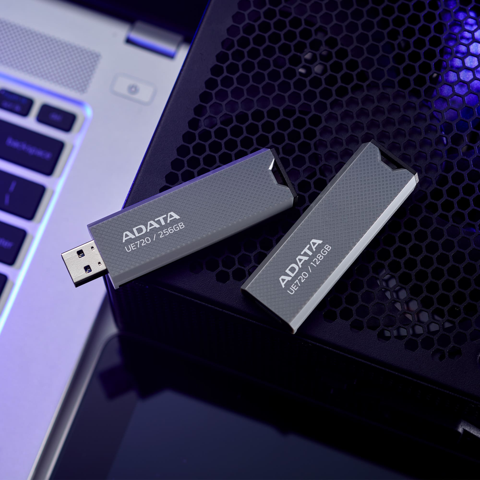 ADATA UE720 256 GB, USB-Stick USB-C 3.2 (10 Gbit/s)