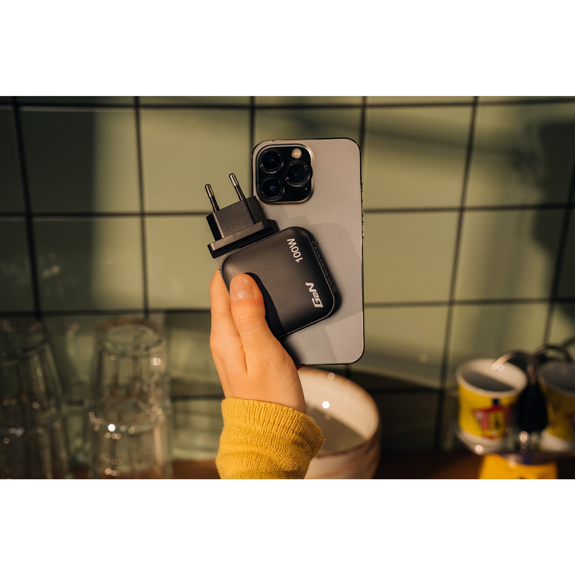 Verbatim Mini-GaN-Ladegerät 100W 4-Port, 1x USB-A , 3x USB-C schwarz, PD 3.0, QC 3.0